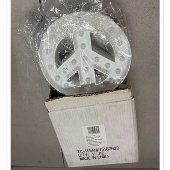 ROOM ESSENTIALS NWT peace marquee wall sign -white - Picture 2 of 2